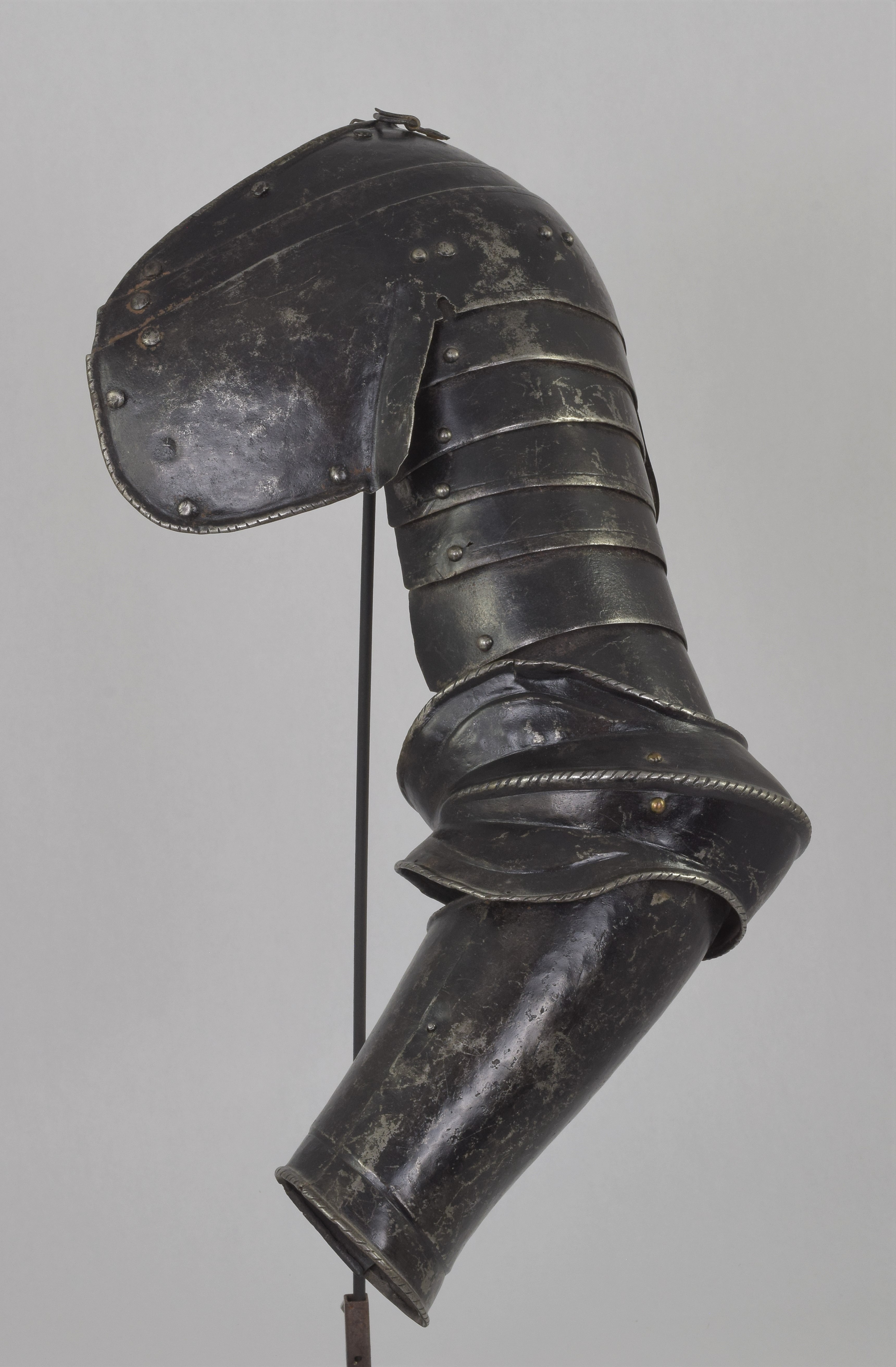 Arm with pauldron - A-1-f-front