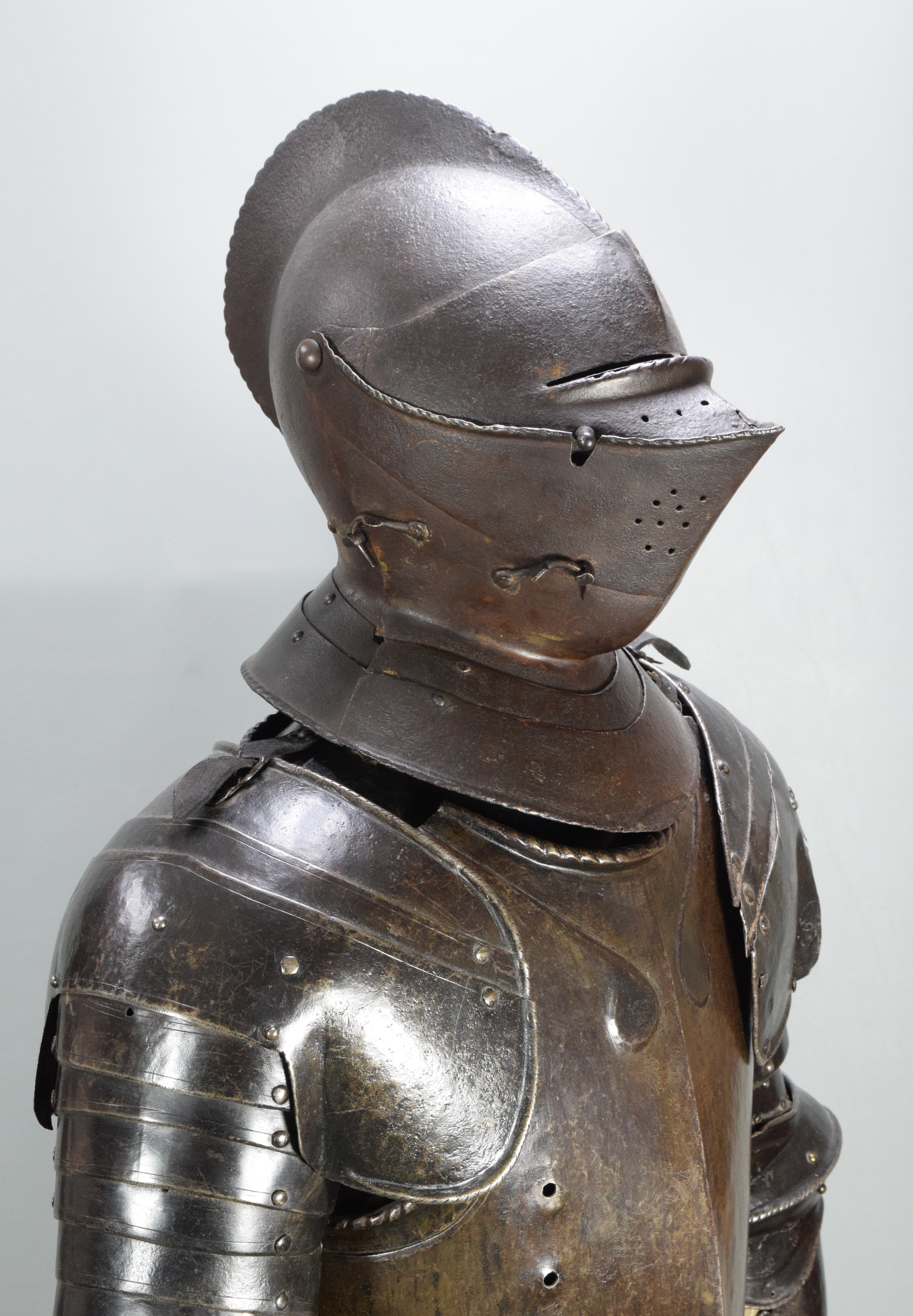 Italian, Flemish or English Three-quarter Suit - A-1-grey-helmet-right-side