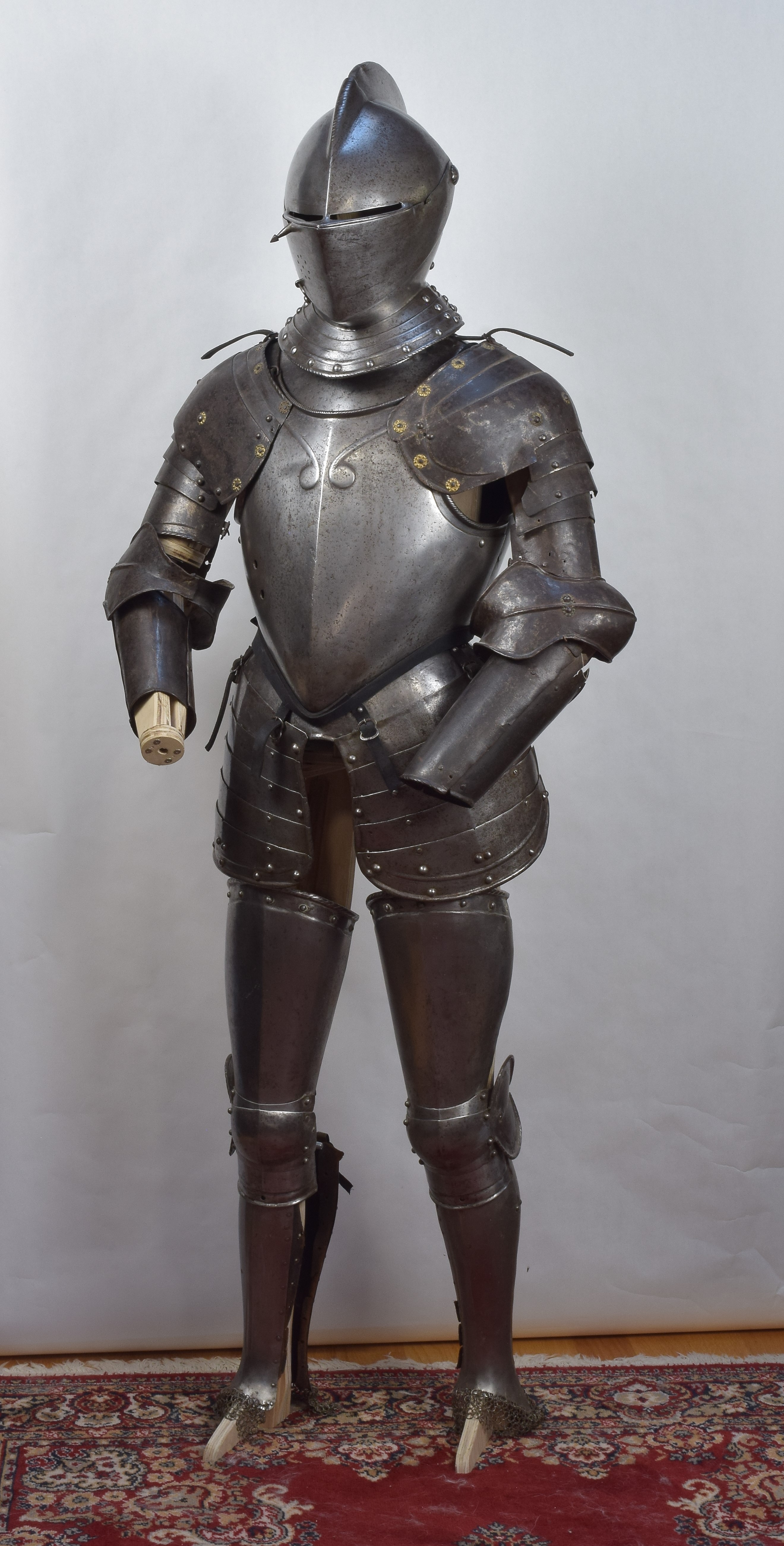 Armour - A-114-with-black-arms-and-greaves-angle