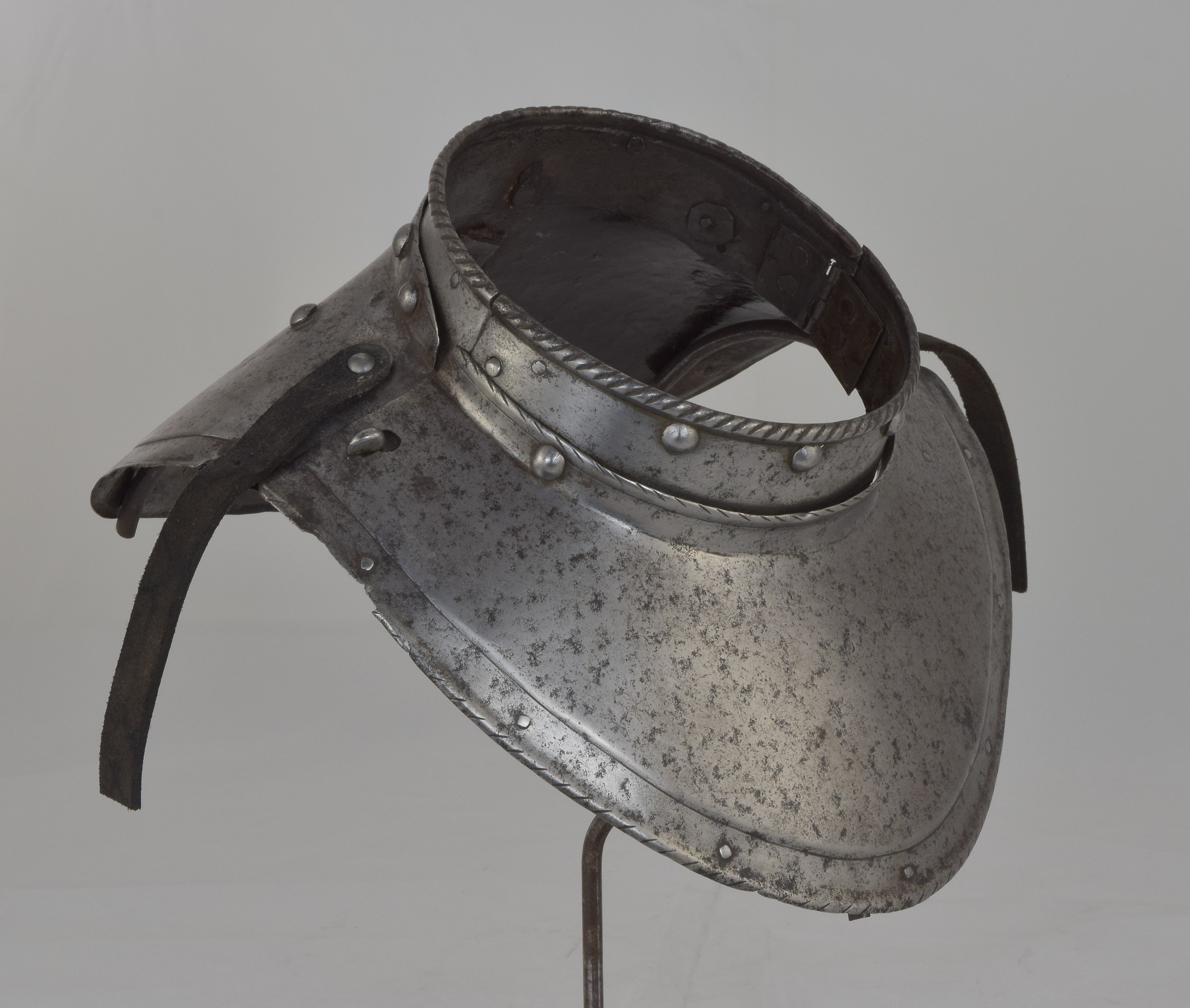 Italian Gorget - A-114c-right-angle
