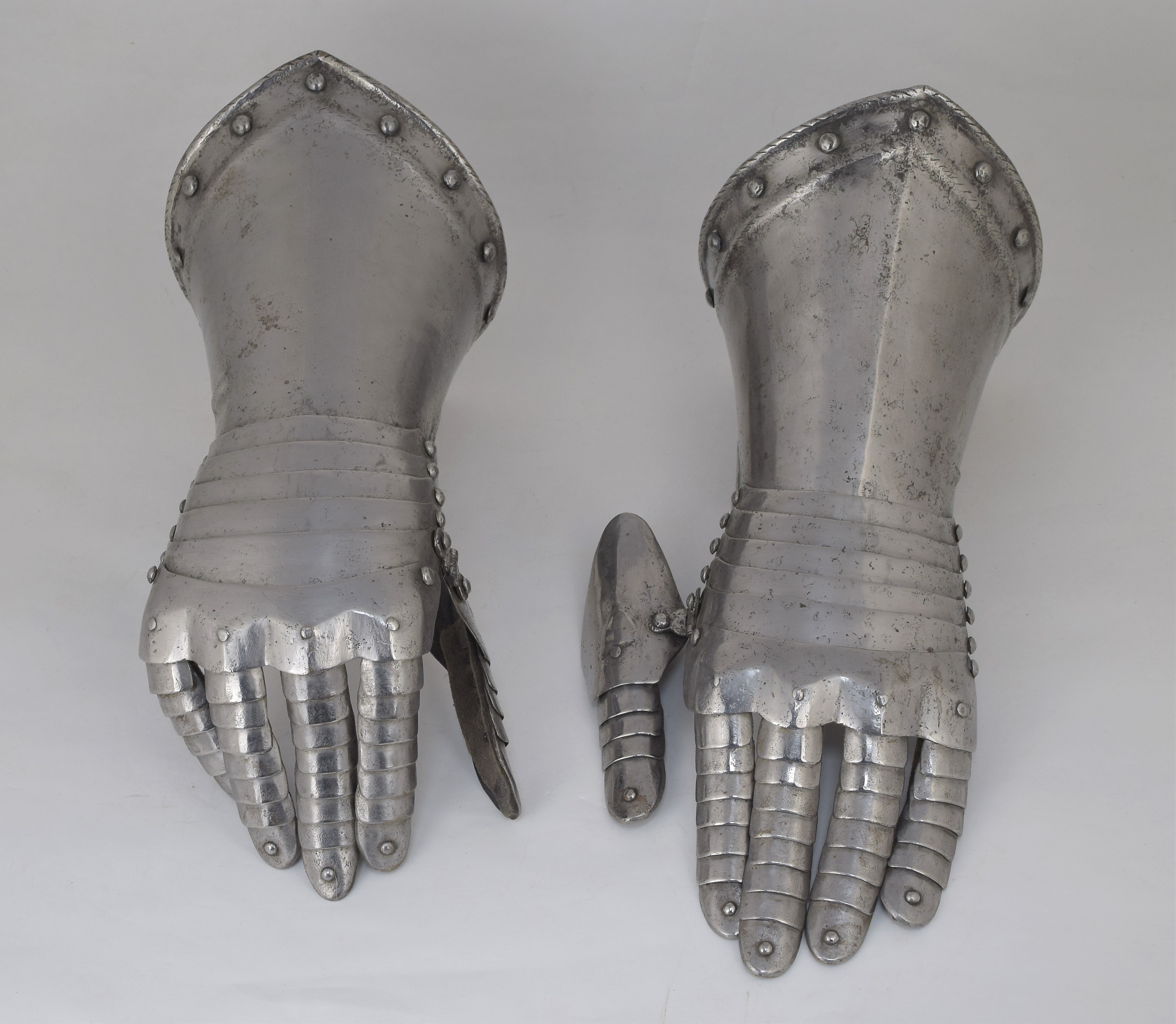 Pair of Gauntlets - A-160-white