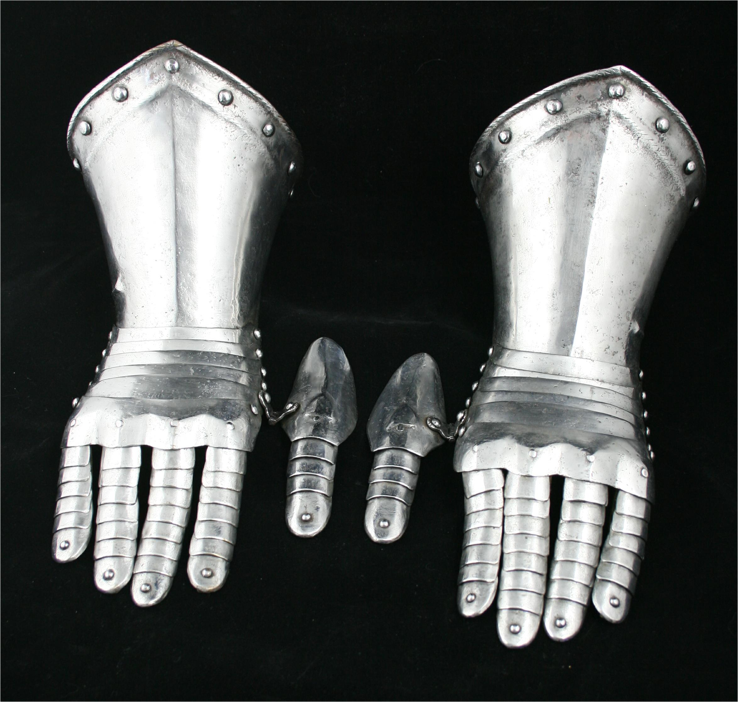 Pair of Gauntlets - A-160
