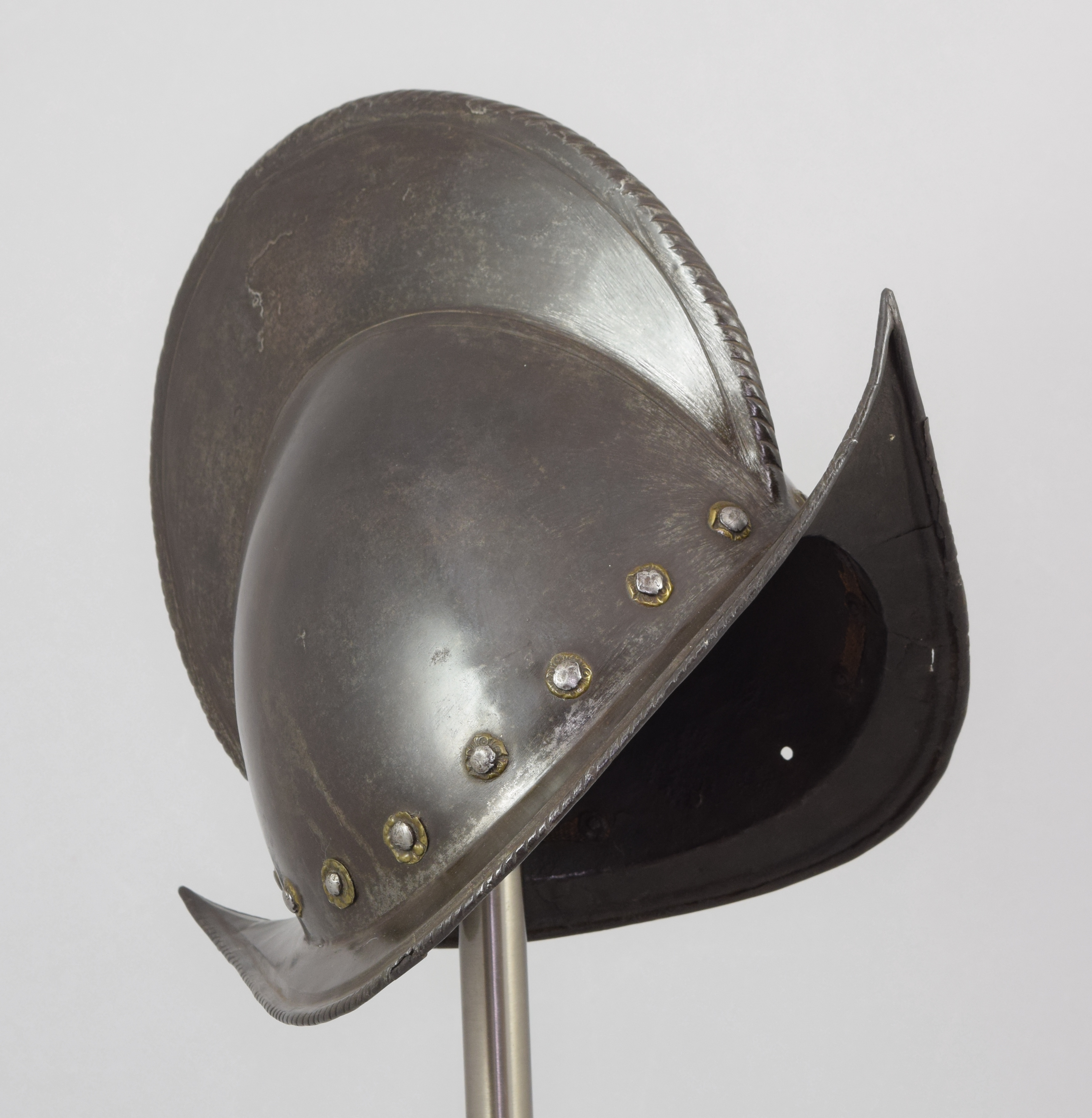 Morion - A-184-grey-front-angle