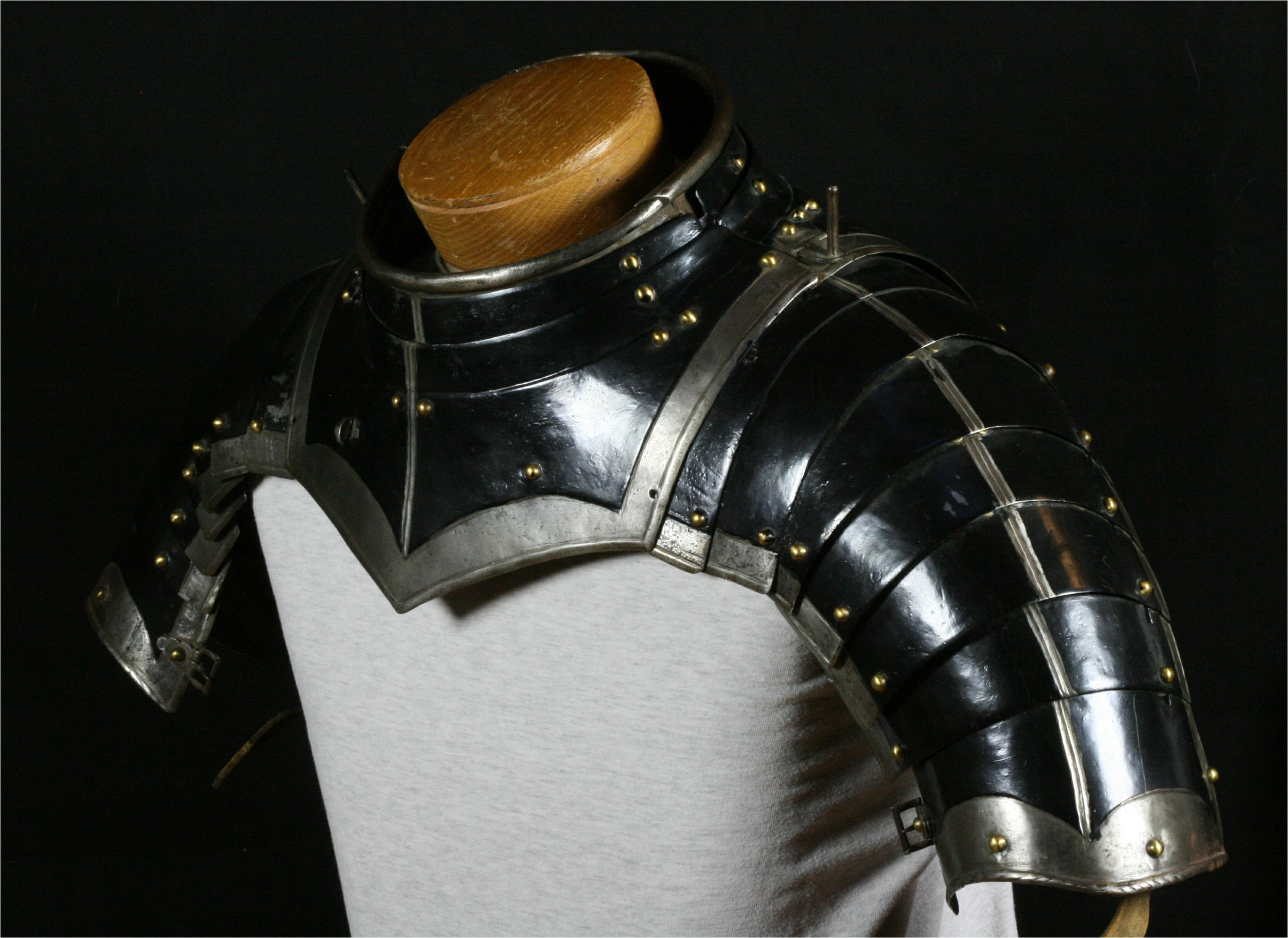 Gorget with munions - A-219-angle