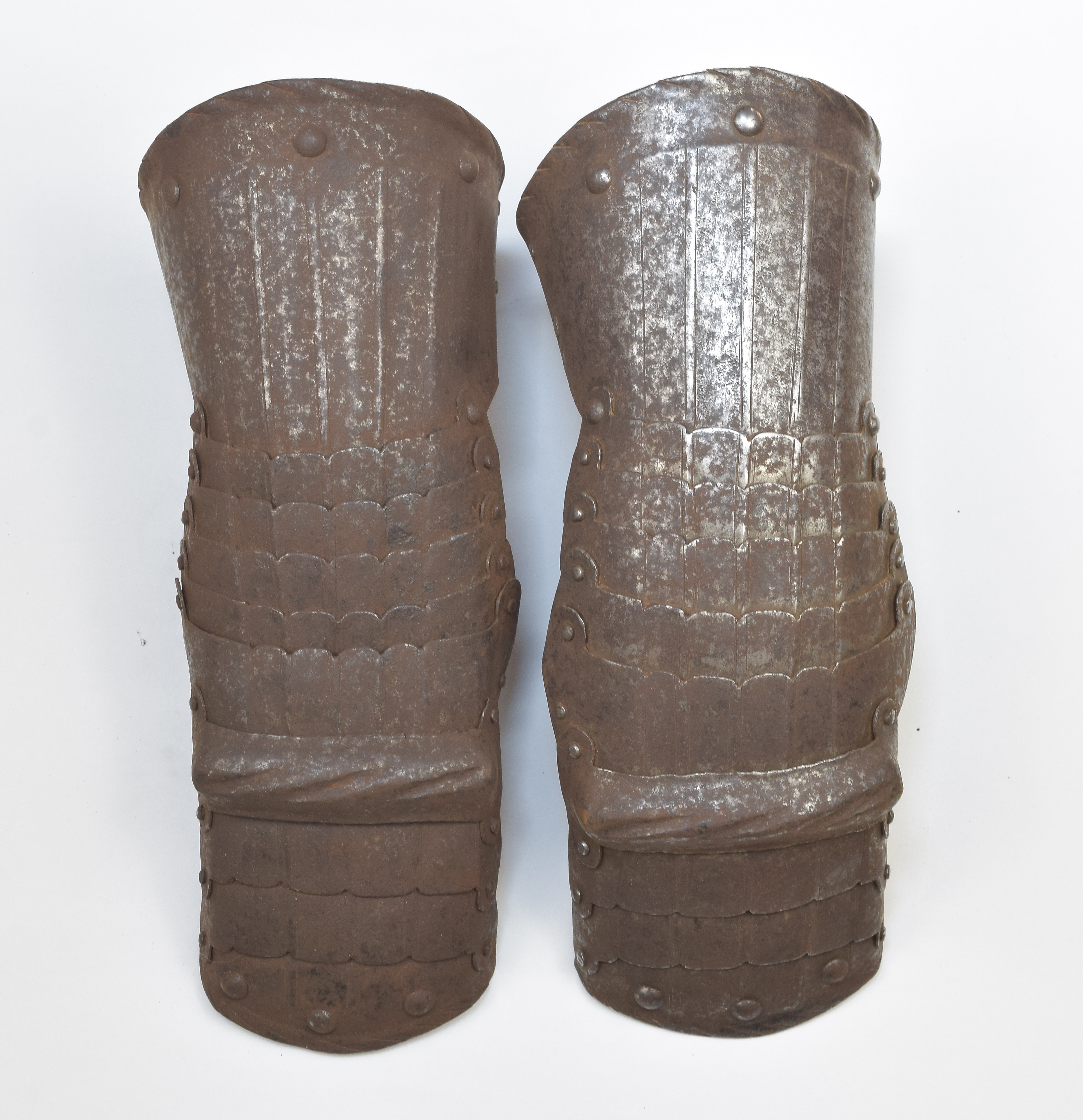 Pair of gauntlets - A-353-a-pair