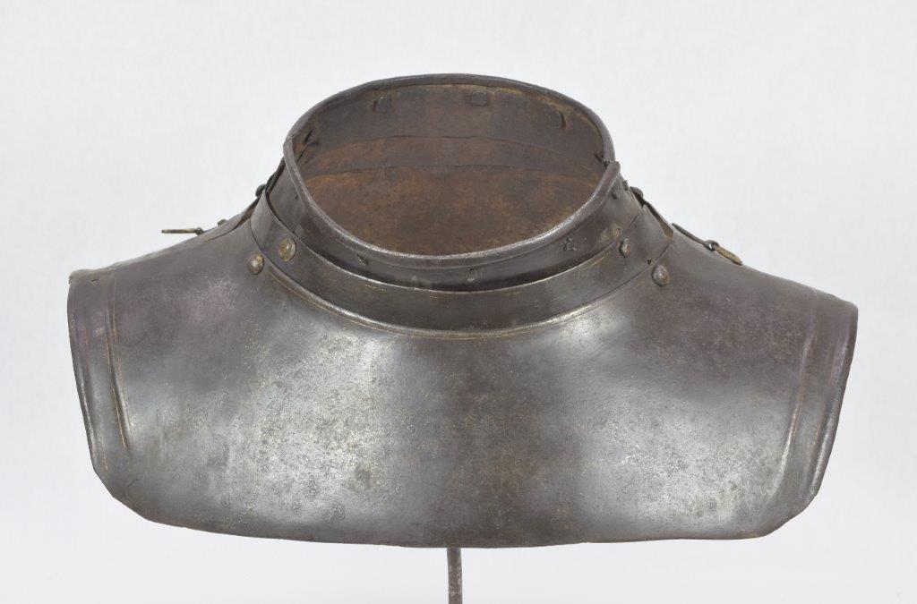 gorget details showing the uppper plate, roll, hinges and pins
